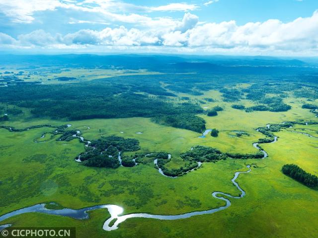 鸟瞰大兴安岭南瓮河湿地