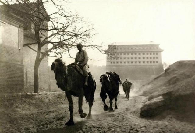1421年2月2日，明朝正式迁都北京