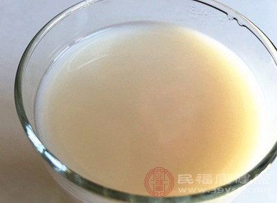 牛奶本身就含有大量的钙质