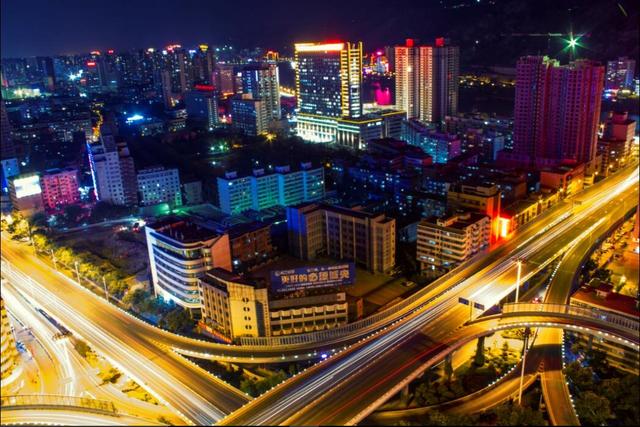 俯瞰小西湖——带你感受夜幕下的喧嚣繁华