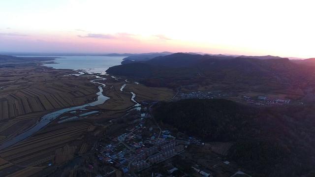 jrs直播极速体育_nba直播 极速体育_极速体育吧平山秋末的景色 在夕阳中分外妖娆