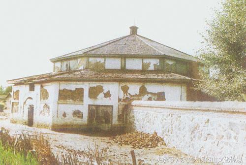 回不去的地方叫故乡 到不了的地方叫远方