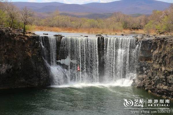 镜泊湖畔吊水楼瀑布，中国北方最壮观的熔岩塌陷瀑布